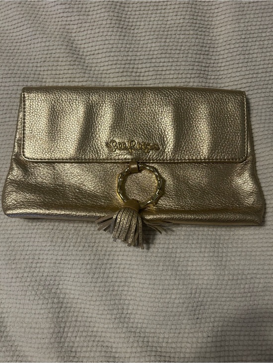 Lilly Pulitzer Handbags - Lilly Pulitzer Gold Metallic Tassel Ring Clutch